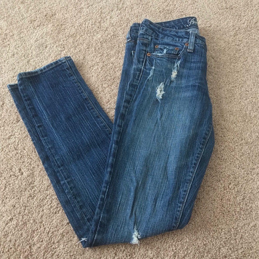 American Eagle distressed‎ skinny jeans